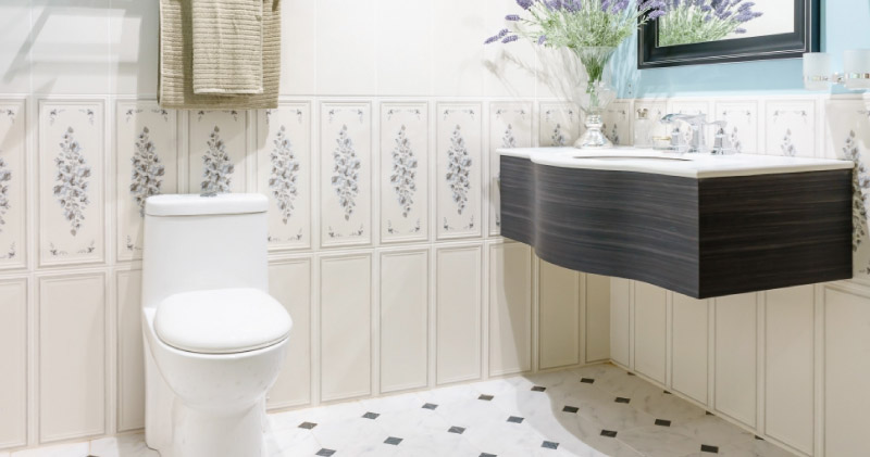 13 ideas de decoración para aprovechar el espacio de un baño pequeño